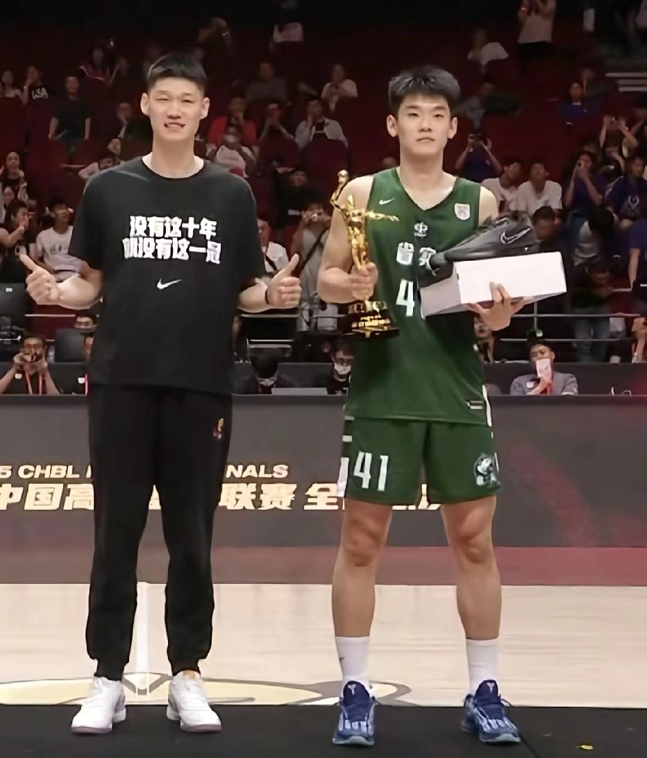 大小胡金秋赛场上第一次场上对决。没想到广东宏远的小胡金秋王洪泽略胜一筹。广东宏远