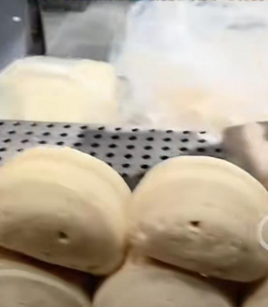 这年头，连馒头都能被炒到限购，胖东来这波操作真是让人又意外又佩服。最近胖东来的平