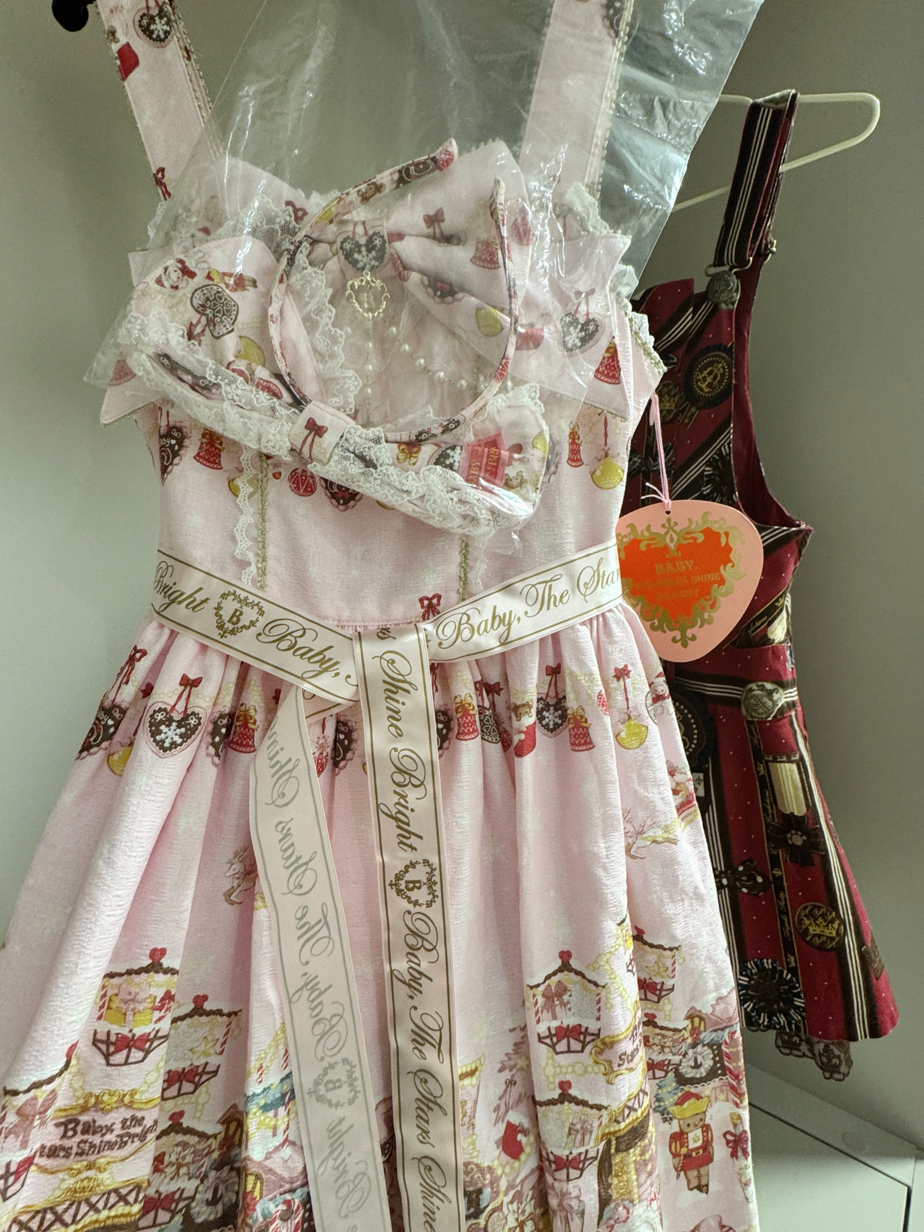 又收到了梦情❤️兔熊圣诞集市和罗赛特我不会在圣诞月放过你萌的! 