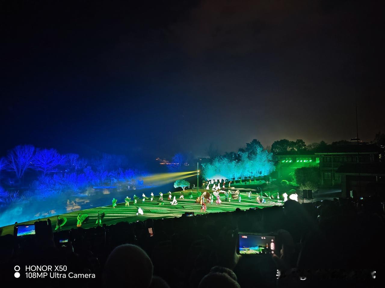 新年爱好打卡大红袍演出“新年爱好打卡”