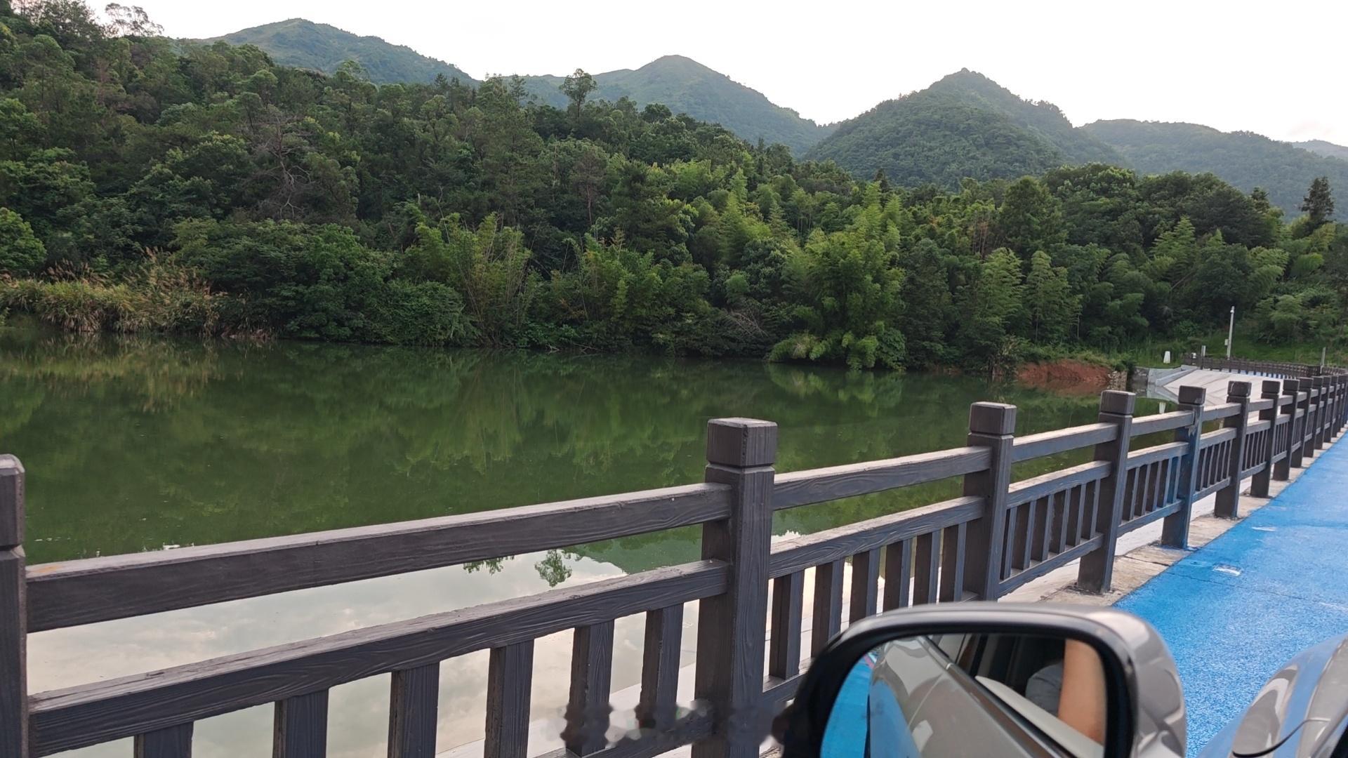发现了一个玩水的好地方 ​​​