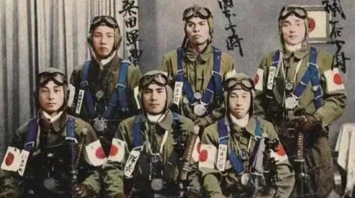 日本妄图实现第二帝国崛起的野心，他们反而认为现在是千载难逢的机会。

美国的衰退