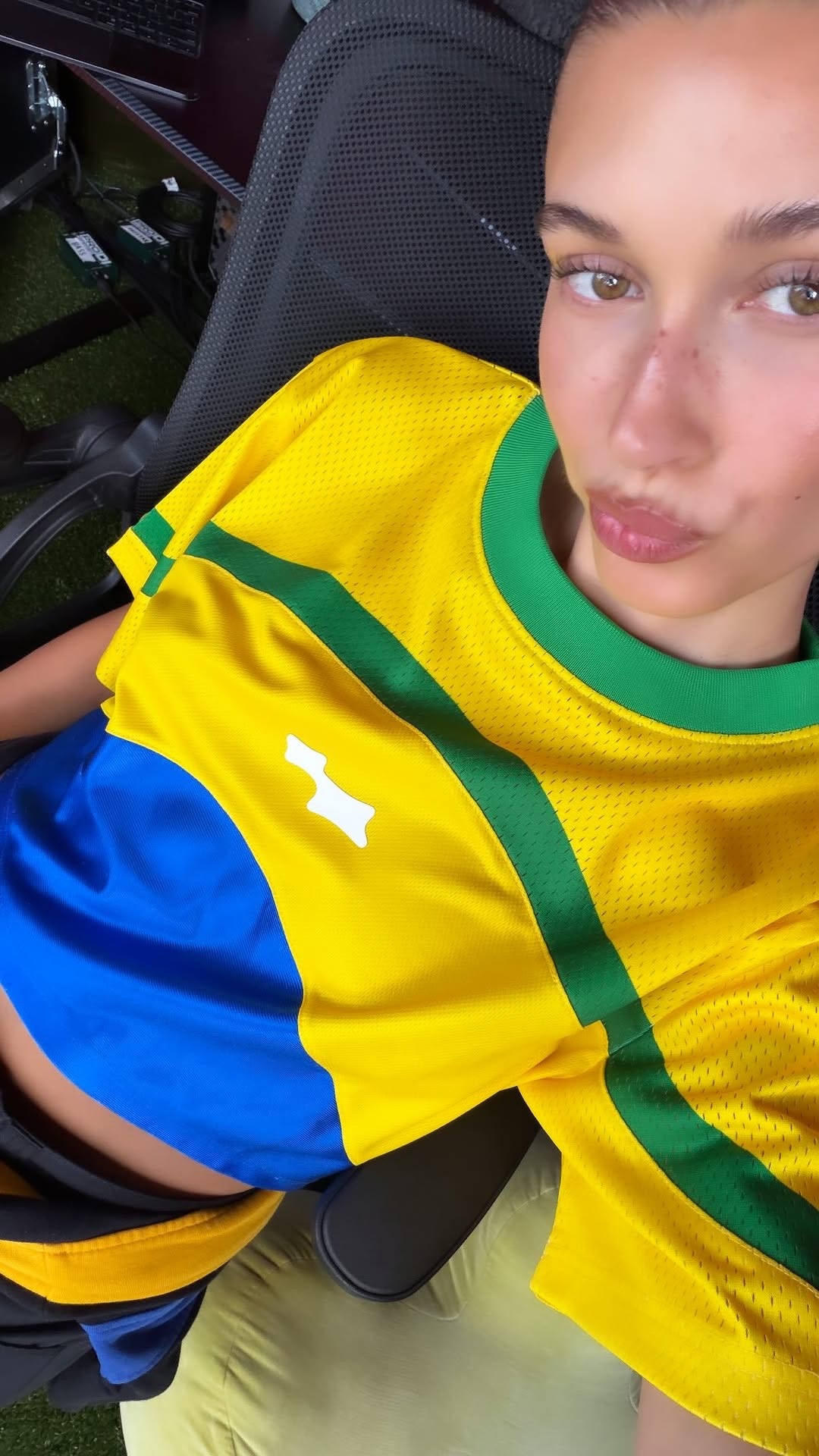 海莉Hailey Bieber今日观战巴西vs海地🇧🇷巴西全肯定 skylr