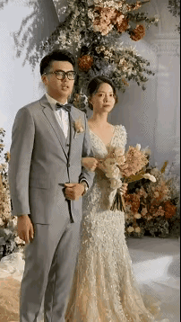 新郎的这个动作说明了什么，新娘一个眼神无声胜有声，到底读懂了什么？