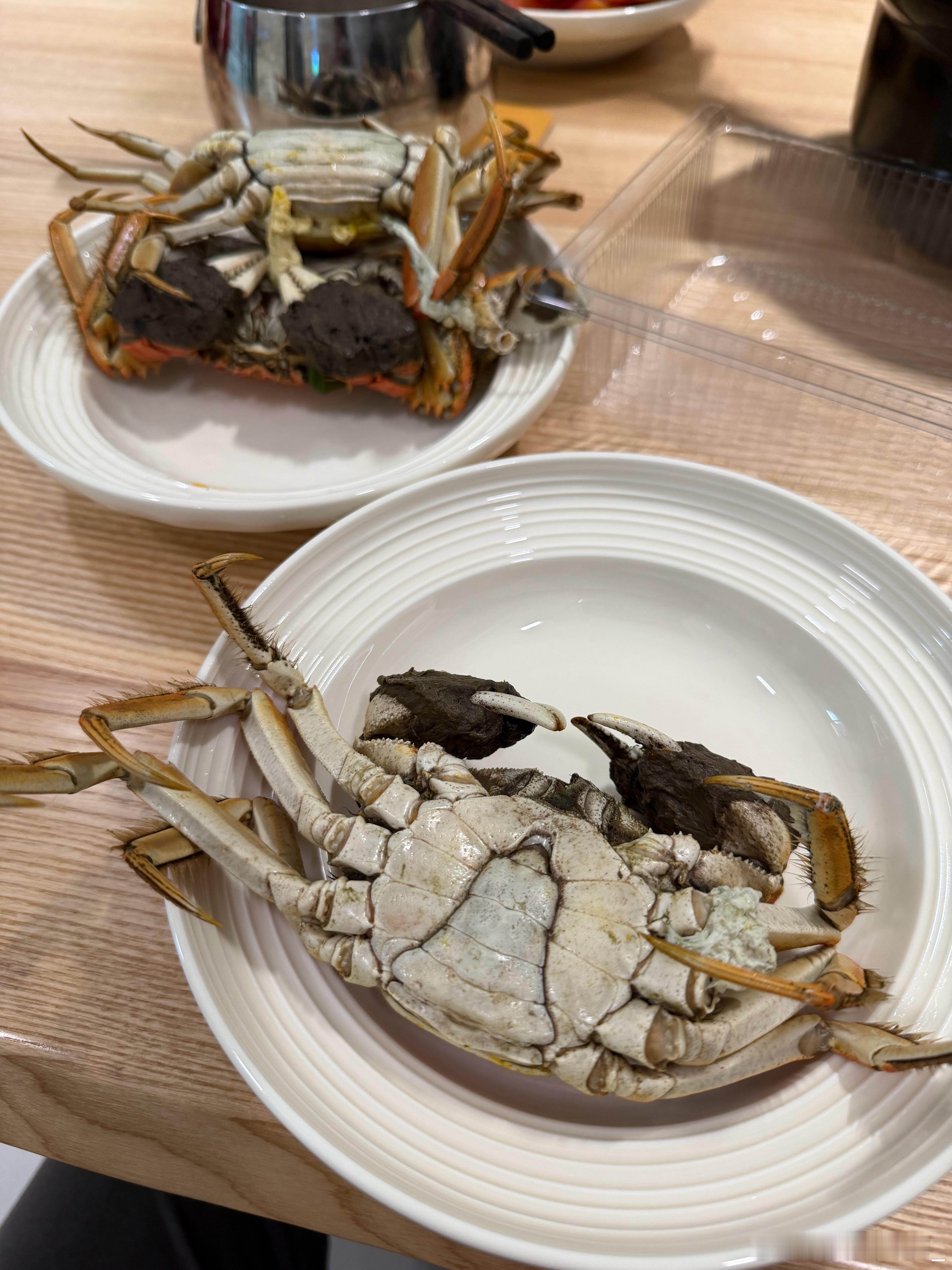 我老婆说：“这是从你偶像那买的大闸蟹”我说：“是谁”“老罗”“我只是喜欢听他讲相