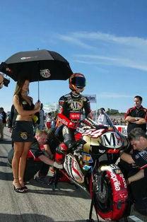 都说每个男人都有个机车梦，即便上了年纪这个梦依然存在。
不得不说，虽是上了点年纪