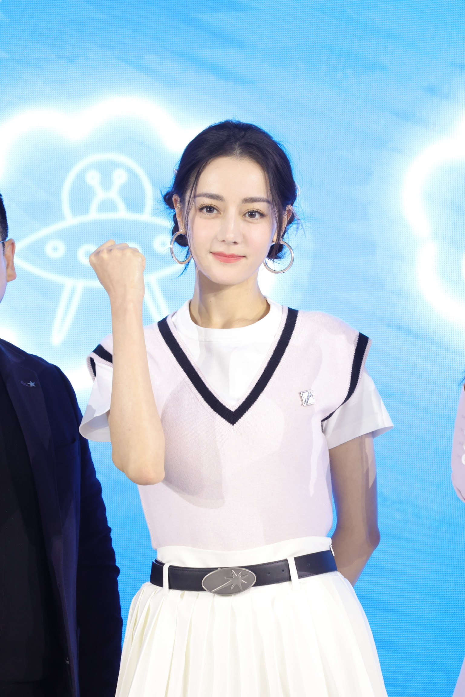 迪丽热巴益起来dlrb迪丽热巴正能量 信心锻造伟业，信念燃烧激情，欲望产生希望；