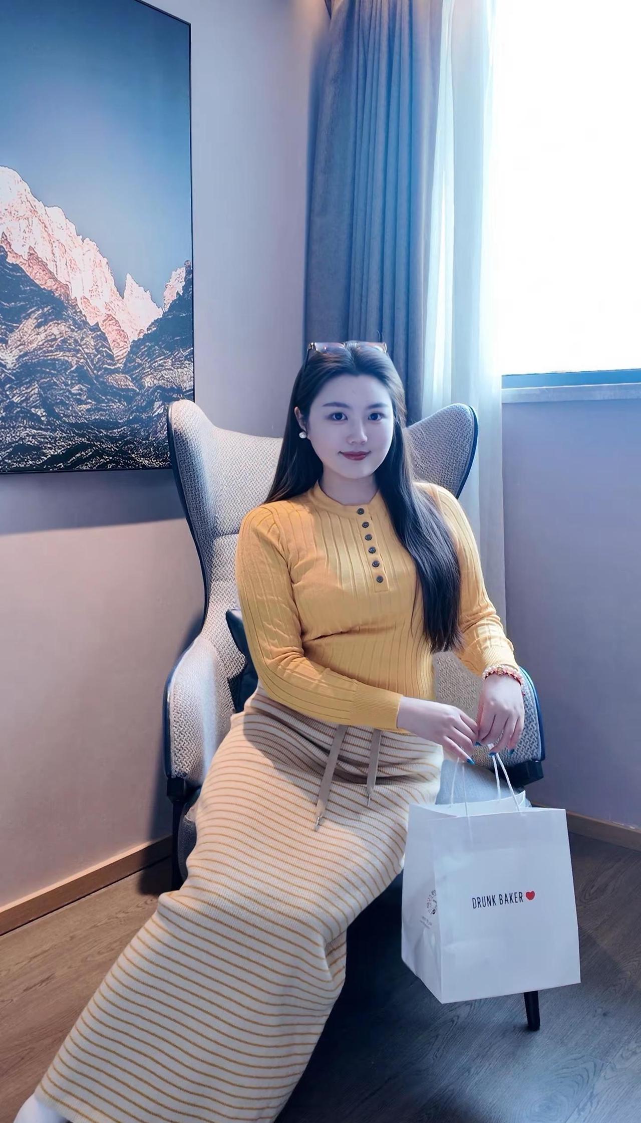 也许你想我的时候我也在想你。休闲穿搭 春日套装推荐 套装 摆拍