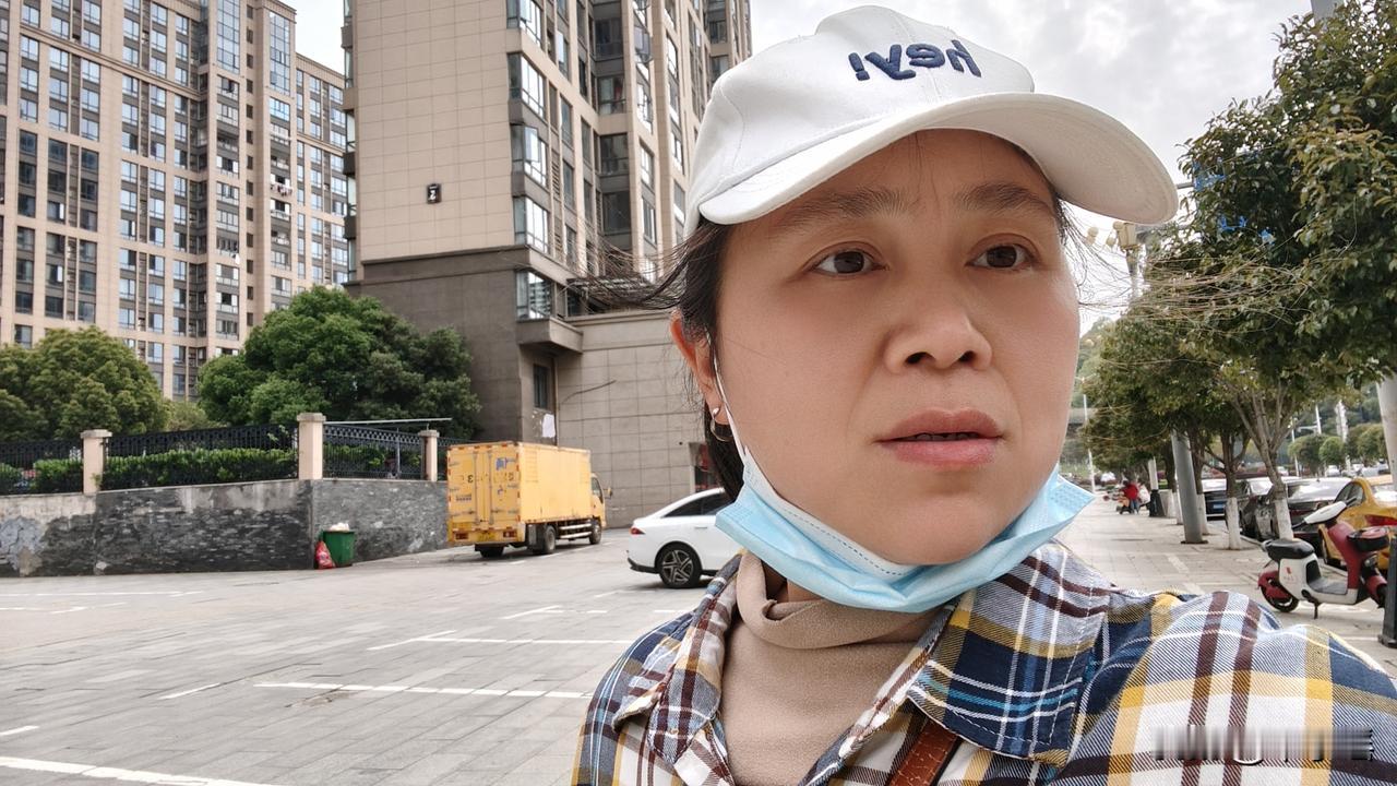 我今年40岁，是一个愚蠢至极的傻女人，前半生白白的浪费了40年的光阴，白活了40