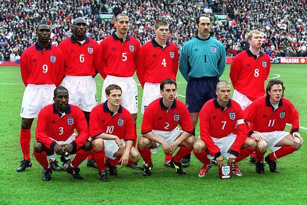 利物浦旧将 皮尔斯：当利特马宁坐在安菲尔德酒店前厅酒吧的消息传开后，球迷们陆续赶