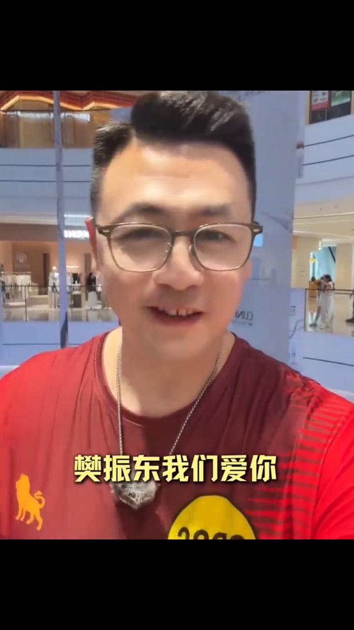繁星们，我今天追星樊振东成功了。今天真的太激动了，到现在我的心跳还特别的快。今天