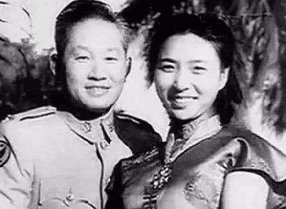 1951年，孙立人脱了衣服上床睡觉，习惯性地搂住老婆，却发现手感不对劲，他一怔，