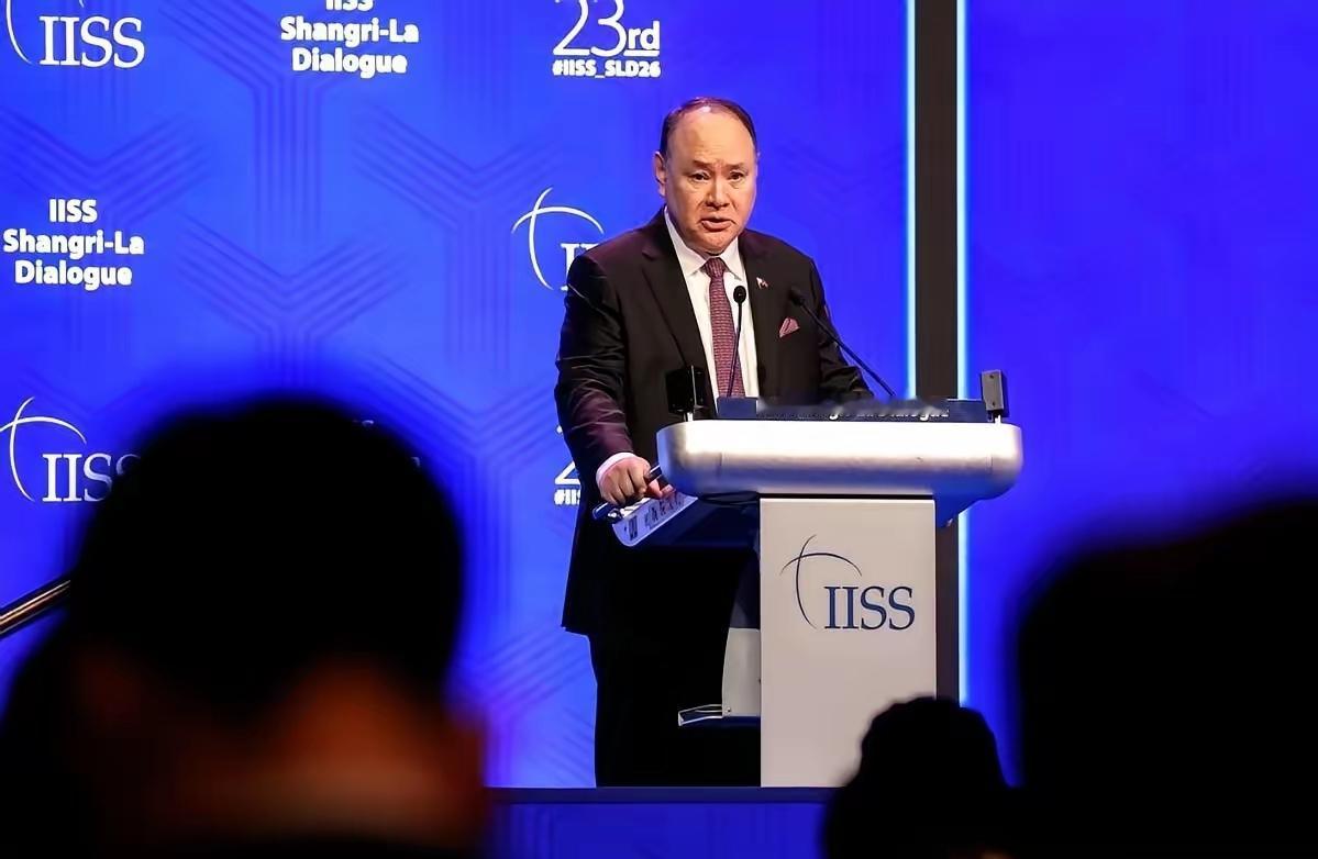 菲律宾要怪就怪菲律宾国防部长吧。菲律宾大地震后，没有等来中国的援助，先等来了中国