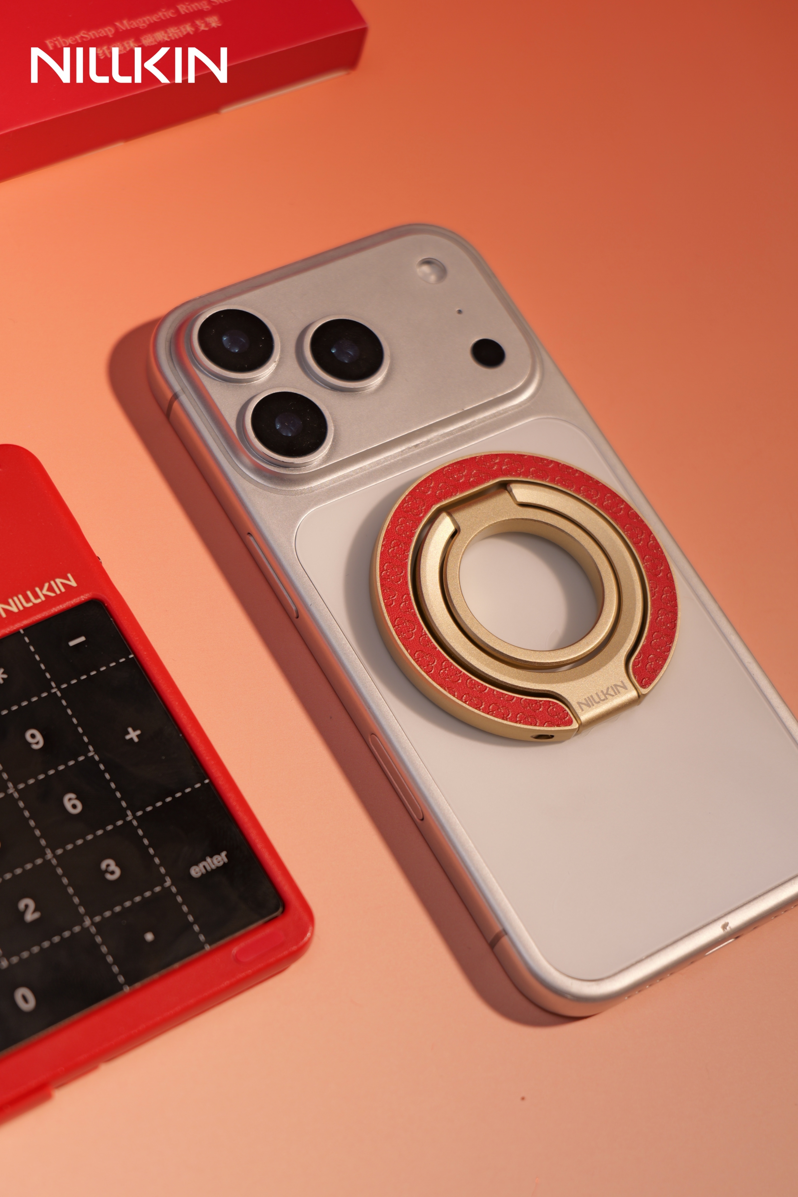 耐尔金虽然没出新的磁吸支架，但是旧款的设计这个新配色也很好看，大红色配金色就适合