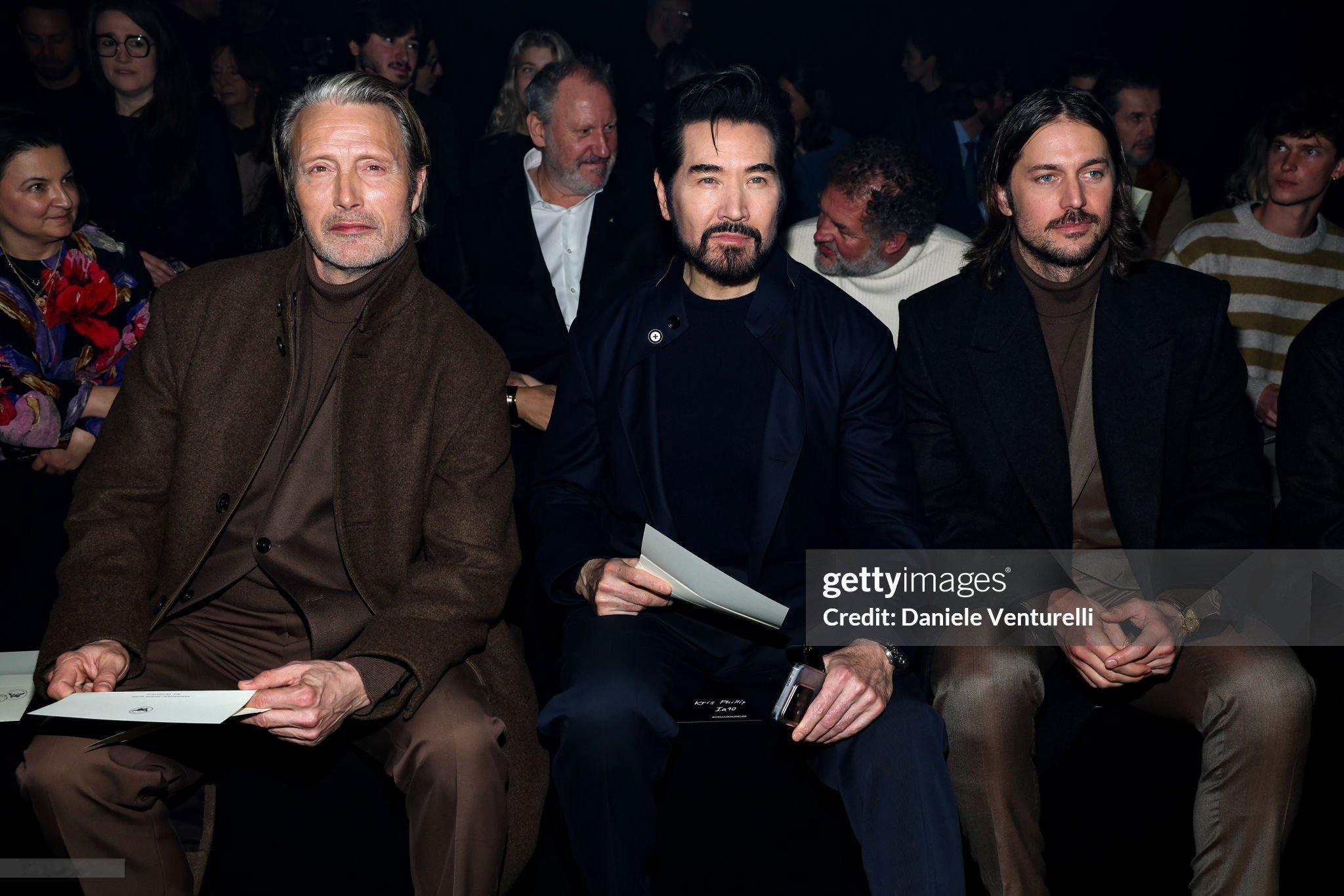 2025春节档预售3天破3亿  费翔麦斯米科尔森同框  费翔麦斯米科尔森同框，两