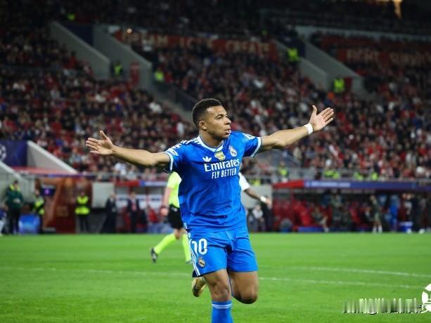 姆巴佩大四喜为阿隆索续命…本场赛前皇马已经三场不胜，维尼休斯和阿隆索的矛盾已经公