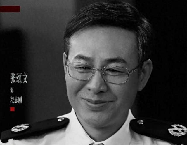 被高启强钉住的张颂文，演港警程志刚不吼不叫，那股静默劲更吓人