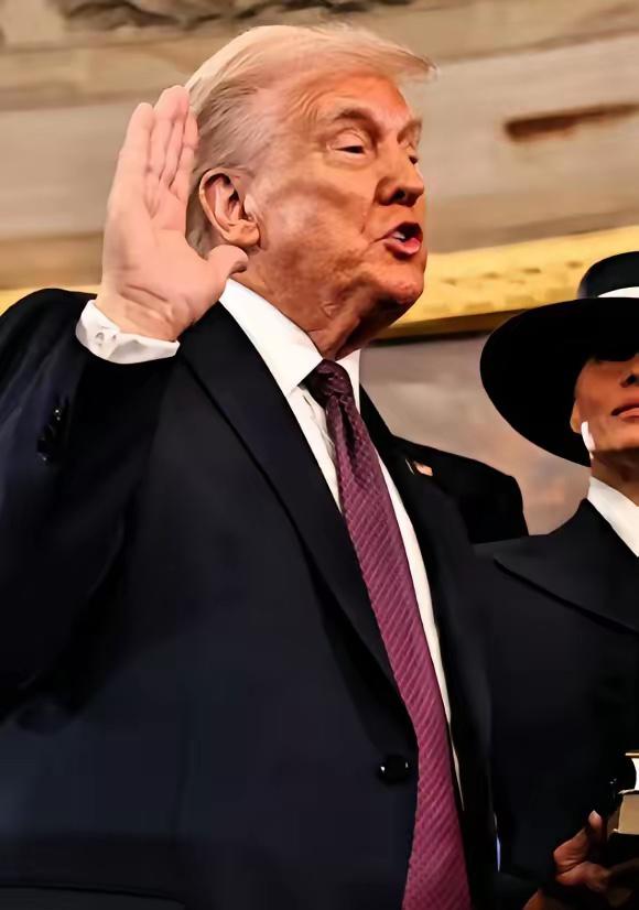 1243.55吨石墨悄悄出了国，海关没拦住，到底卡在哪？

这事真不是编的。去年