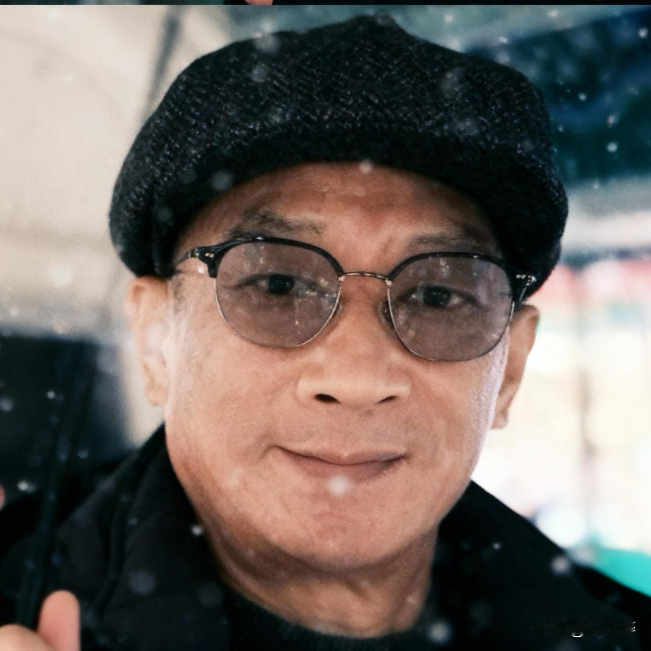 我坚守自我本色，
无需所谓“教师爷”指手画脚。
但凡有人在我面前狂妄嚣张、装模作