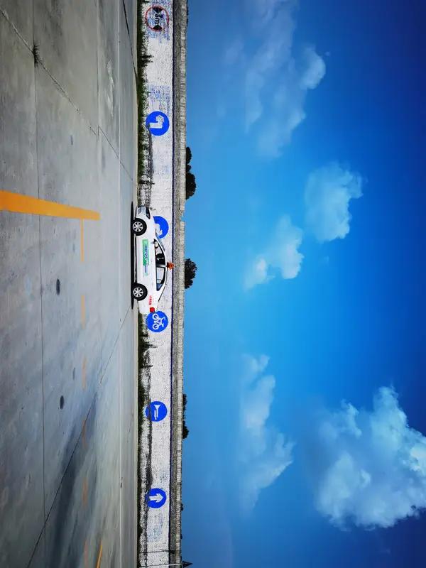 成为潜艇兵可不简单，得具备一堆技能和素质。技能上，驾驶技能得过硬，要熟练操作推进