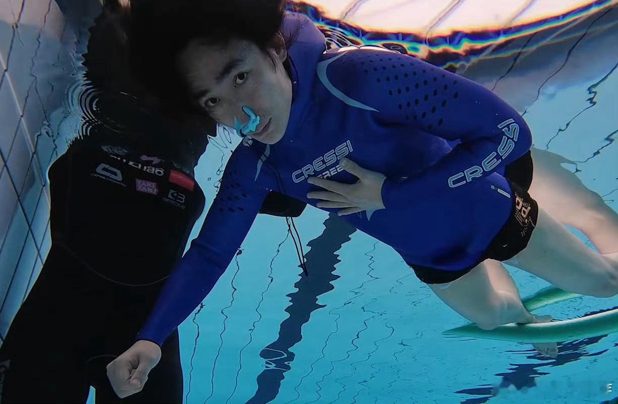 海浪越大朱一龙越野从受伤水戏便能瞧出朱一龙的非凡可塑性。肩膀插着铁片的阿赑，咬牙