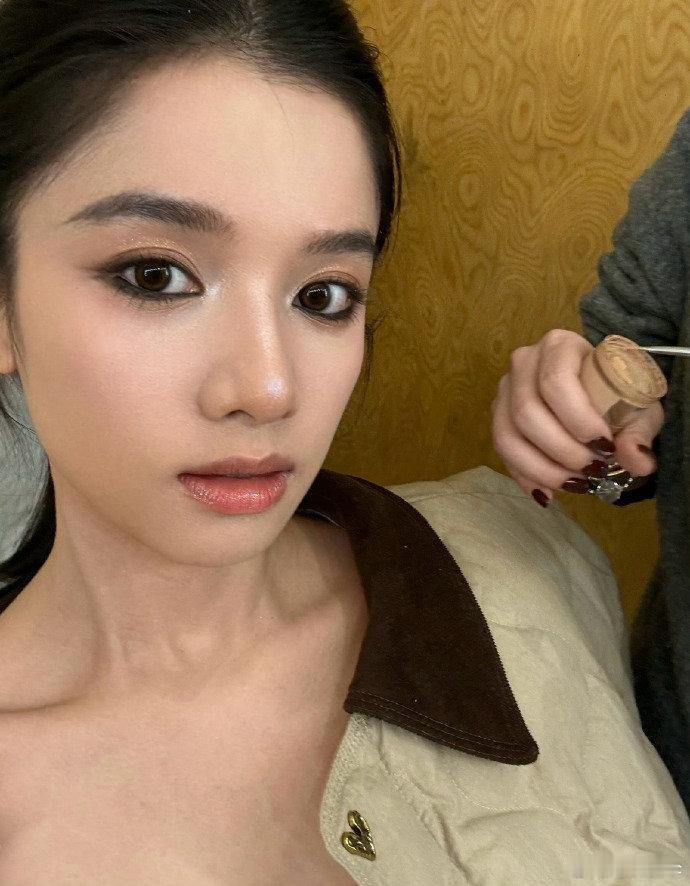 张婧仪厂妹学习中我们厂里要来这样一个妹子，我在厂里干一辈子。 