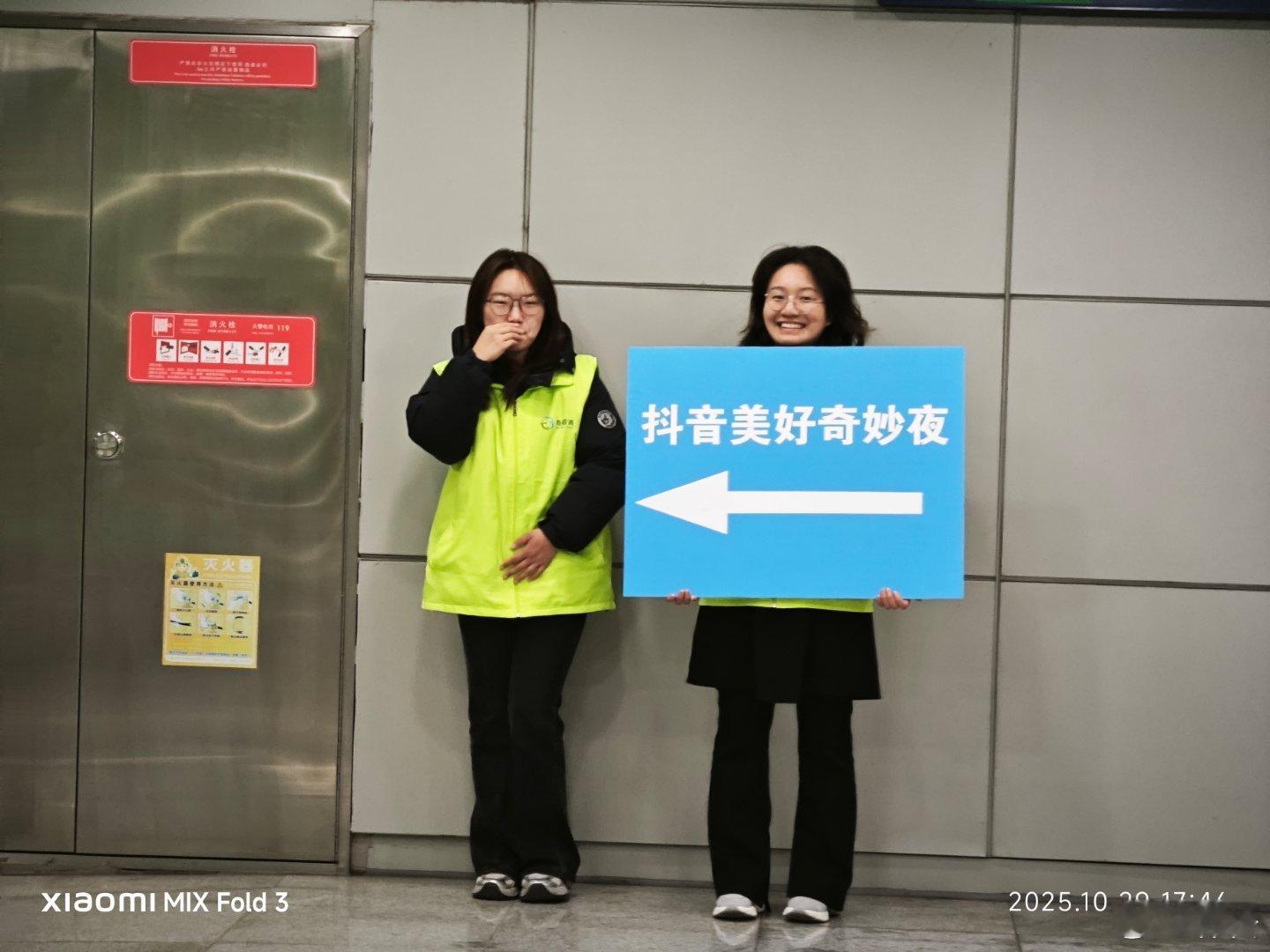 七十一岁的大佑唱了三首，感觉有些吃力，五十九岁的任贤齐也没有周深和张杰唱得好，易