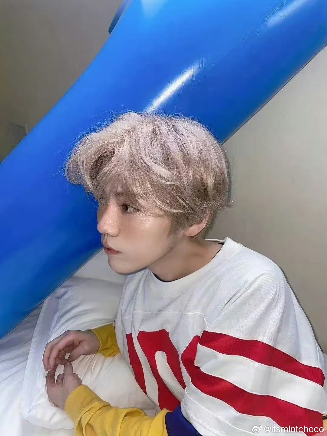 鹿晗lh歌手鹿晗汽水降低的温度是夏日的奇遇 我想搭乘能靠近你心房的电梯​​​