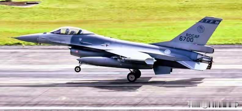 台湾那架f16战斗机失事的新闻，越挖越有猛料。
据台湾媒体报道称，这架失事飞机的