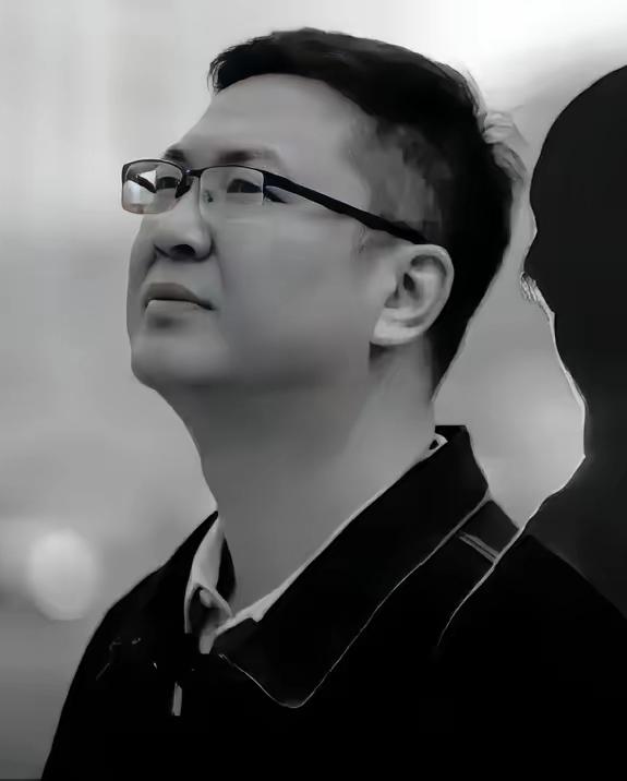 不查不知道，深挖才发现，
深耕“梅姨案”的记者魏华，
不仅追踪过梅姨，轰动一时的