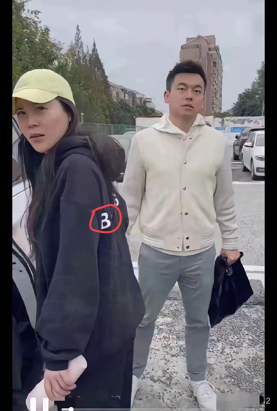 这下好了，
不仅在上海出名了，
全国人都知道他了，这样的男人就应该把婚姻法背一百