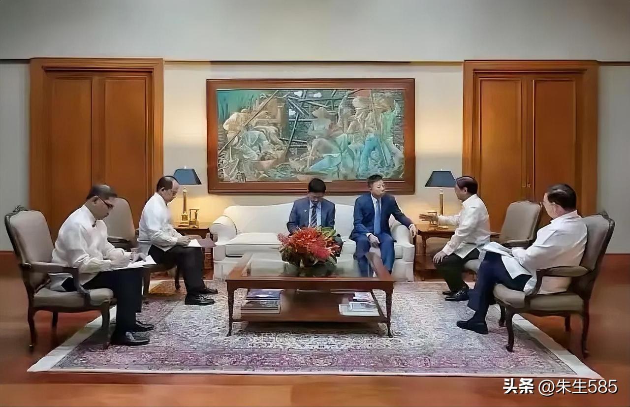 直面双面挑衅，亮明底线红线——评驻菲大使井泉媒体专访强硬反击发言
 
近日，中国