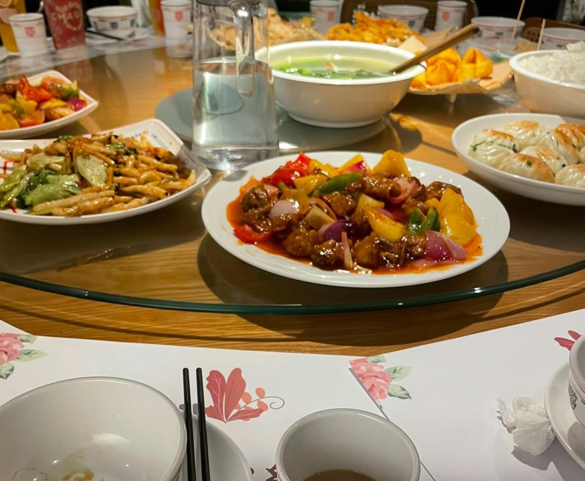 我儿子考上一本，我们一家高兴请几桌娘家人和婆家人，外人一个没有请，娘家来三桌婆家