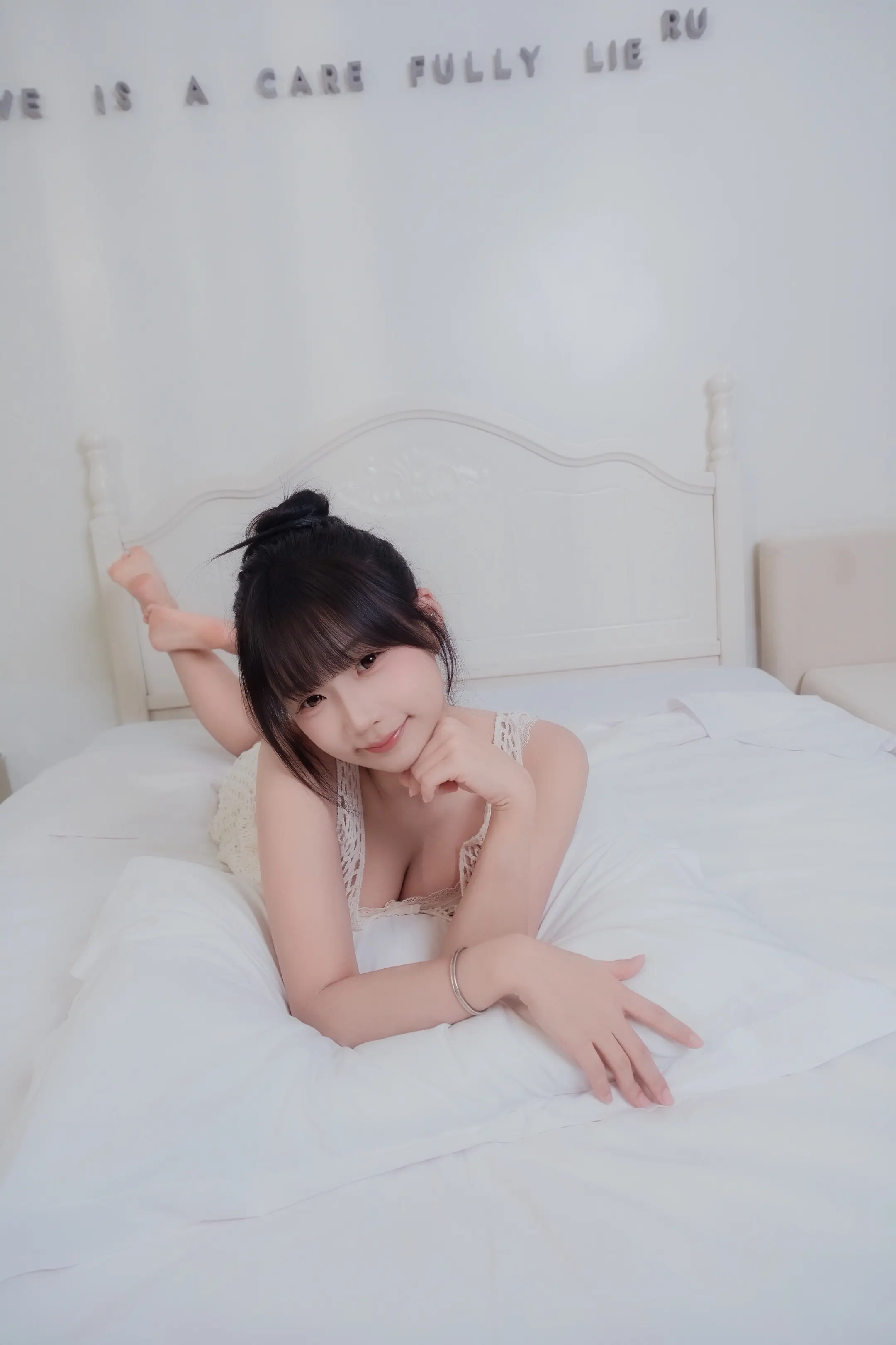 摄影师必看｜干净纯白卧室拍摄布光思路。纯白卧室居家床拍完整拍摄思路📸...