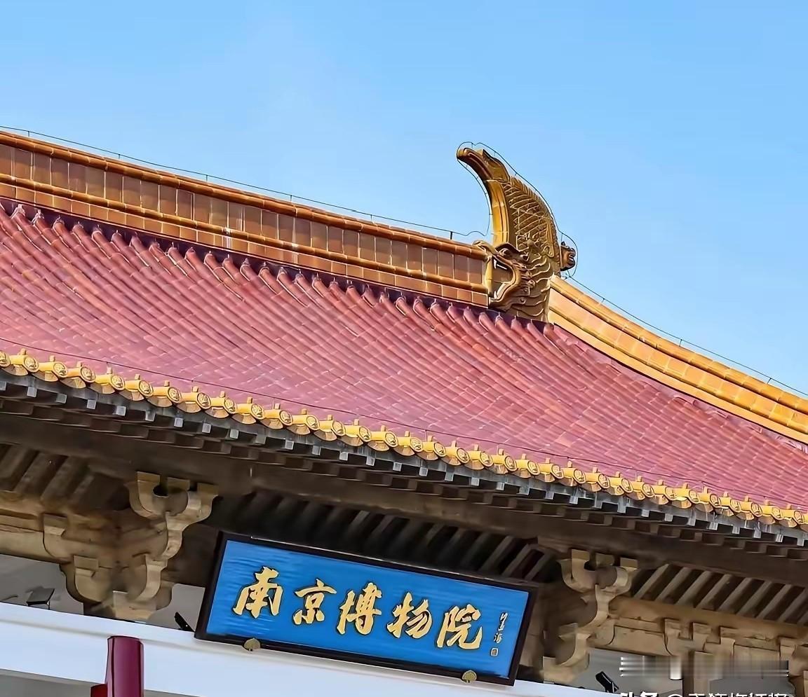 1259件文物，不是被飞天大盗偷的，而是被馆长光明正大“搬”空的。

借口找得那