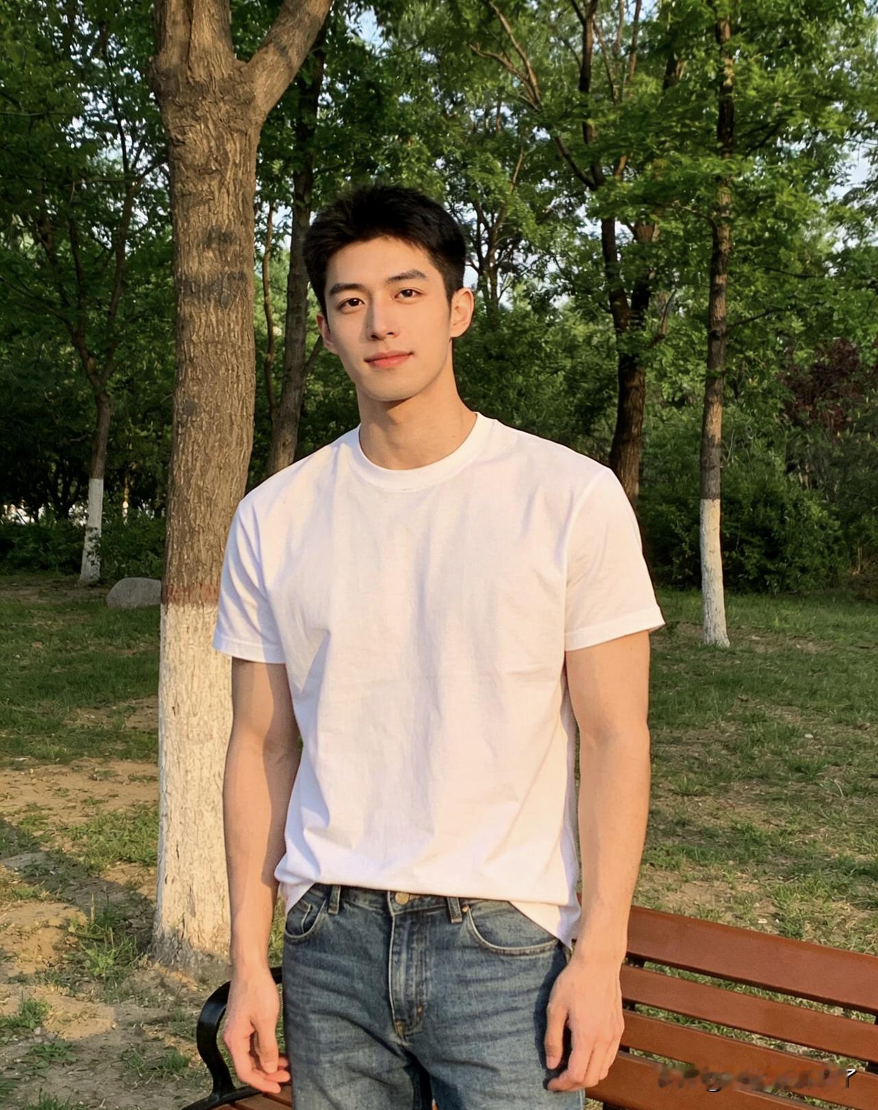 这不挺好的吗？你们家哥哥也不用辛苦了、也不用49度高烧坚持拍戏了、也不用破个皮就