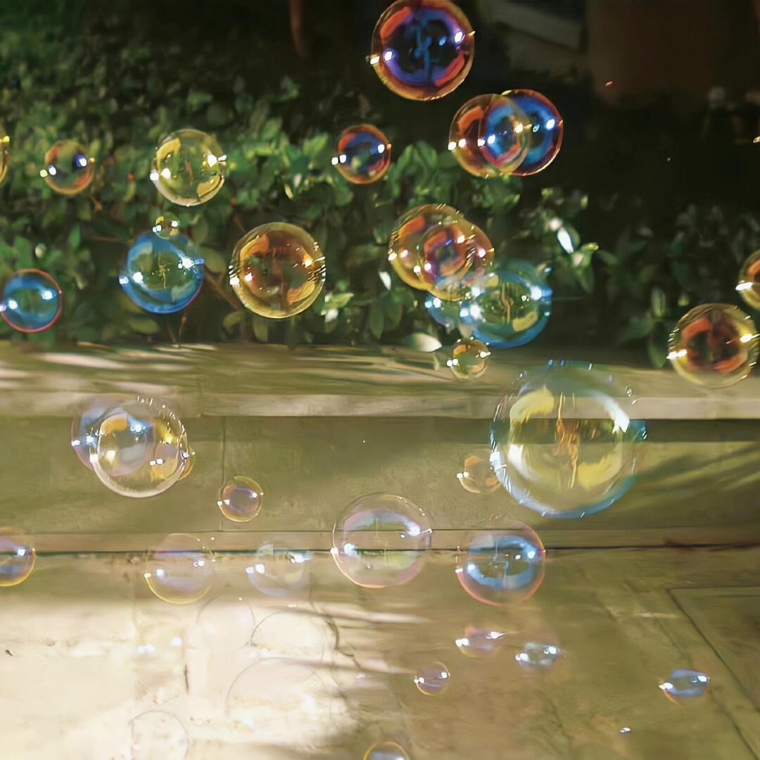 尽管此时此刻我无法表达自己的感情，但我会用一生的时间让你体会到我有多爱你 