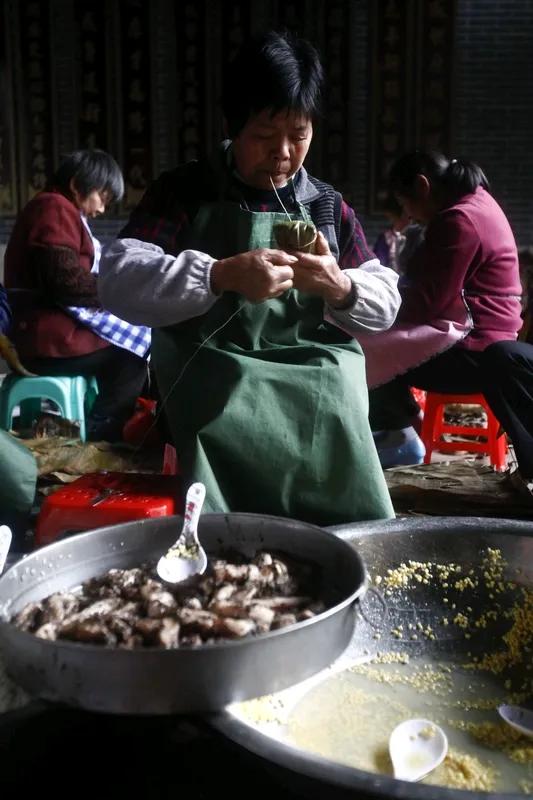 我国美食最多的十大城市
 
第一市·重庆
 
第二市·广州
 
第三市·成都
 