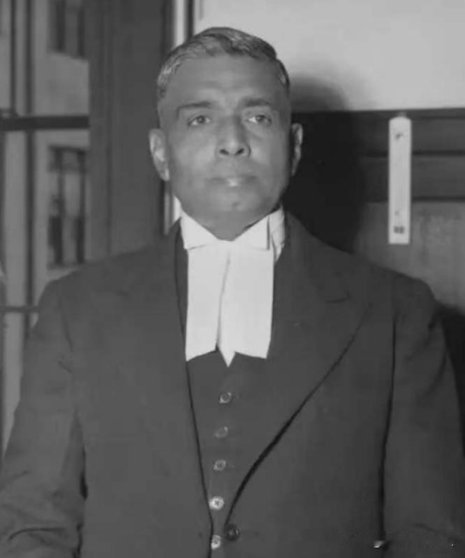 整个东京审判的时候，唯一一个，全程投反对票，认定日本战犯全部无罪的法官。就是印度