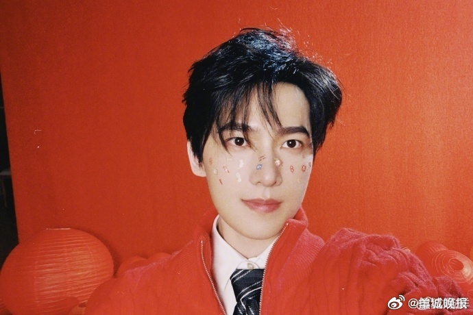 #杨洋不让江山复工#【#杨洋持股影视公司#】近日，杨洋主演的电视剧《不让江山》剧