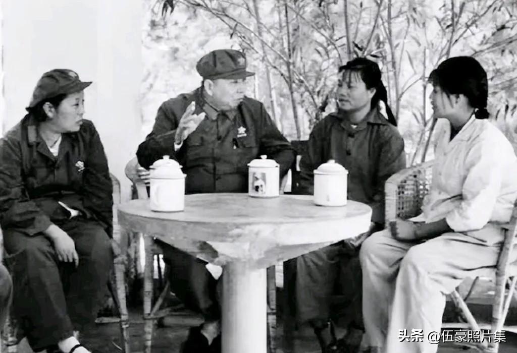 1972年至1974年，詹才芳将军担任广州军区民兵工作领导小组组长，主要负责广东