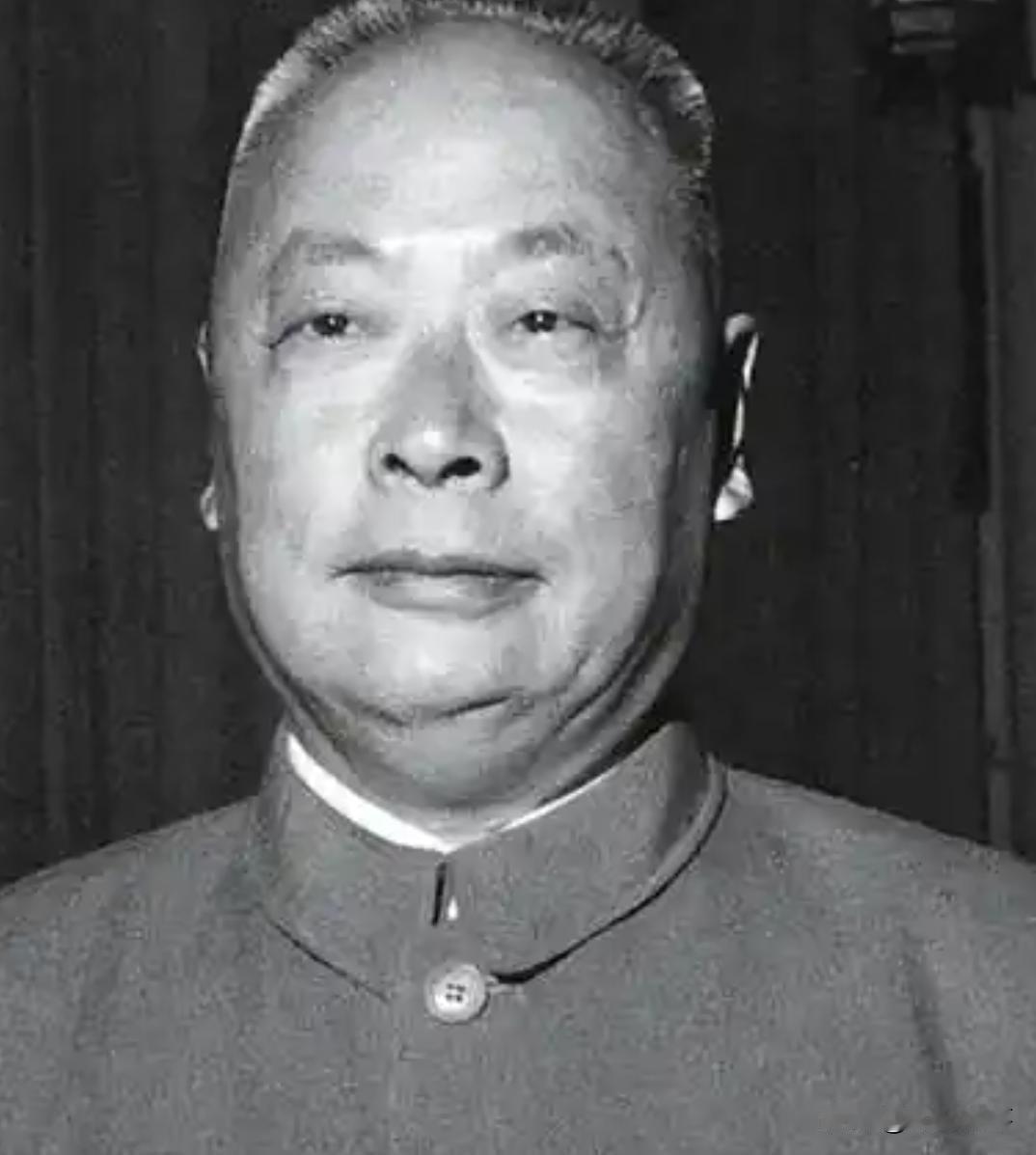 1947年，陈毅下令护送2500干部南返，副司令员却以妻女生病为由请假回家，半个