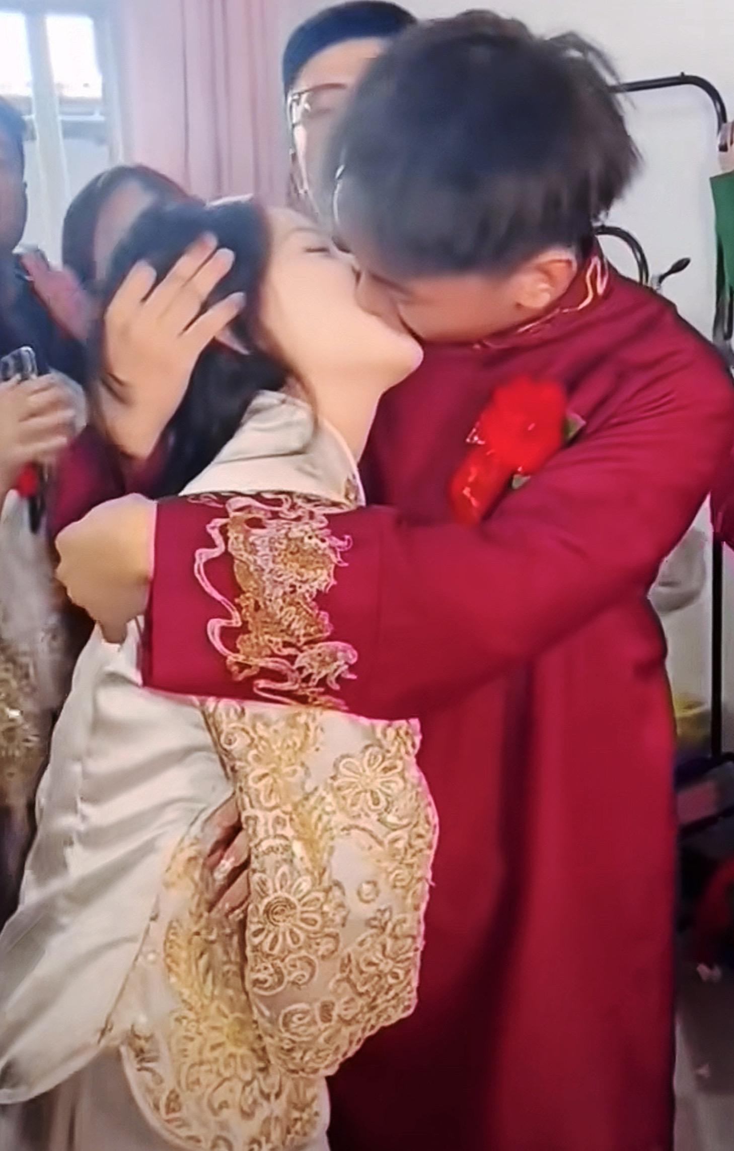 嗨润泽 润泽婚礼花絮 结婚  伴郎伴娘亲吻名场面 润泽伴娘伴郎