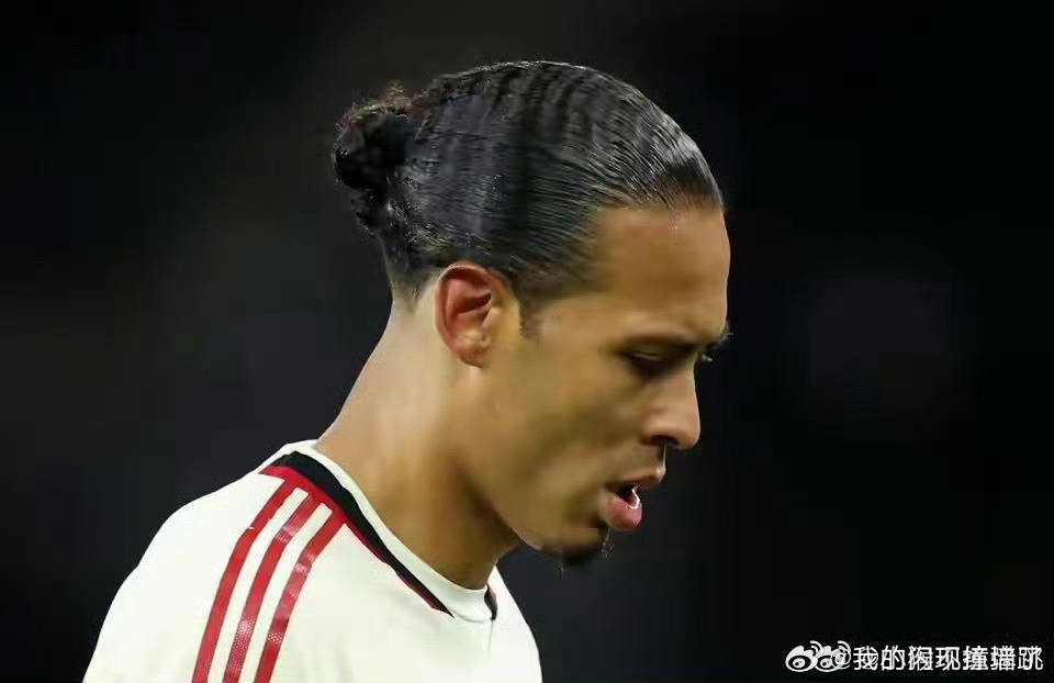 利物浦欧冠席位告急曼城战平伯恩茅斯助枪手登顶，英超争五大乱斗，红军前路步步惊心。
