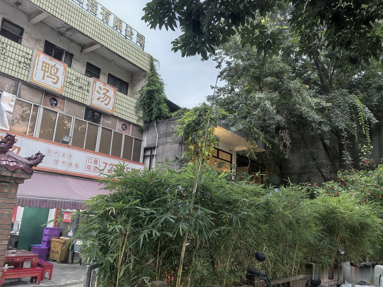 星巴克拒绝老人，站在商家立场，肯定是一点错都没有，在商言商，成本这些都必须量化为