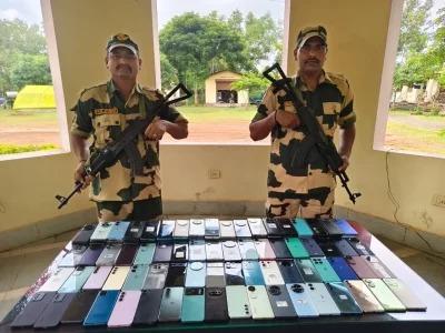 印度警察与国产体鲁尼步枪，保加利亚阿卡复制品
桌上手机，多为中国货