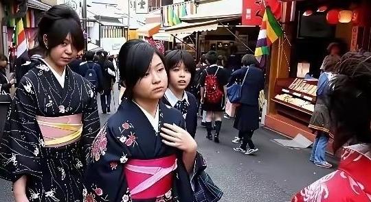 菲律宾彻底破防了，3 月 27 日已经陷入能源荒的绝境，更令人震惊的是，它成了全