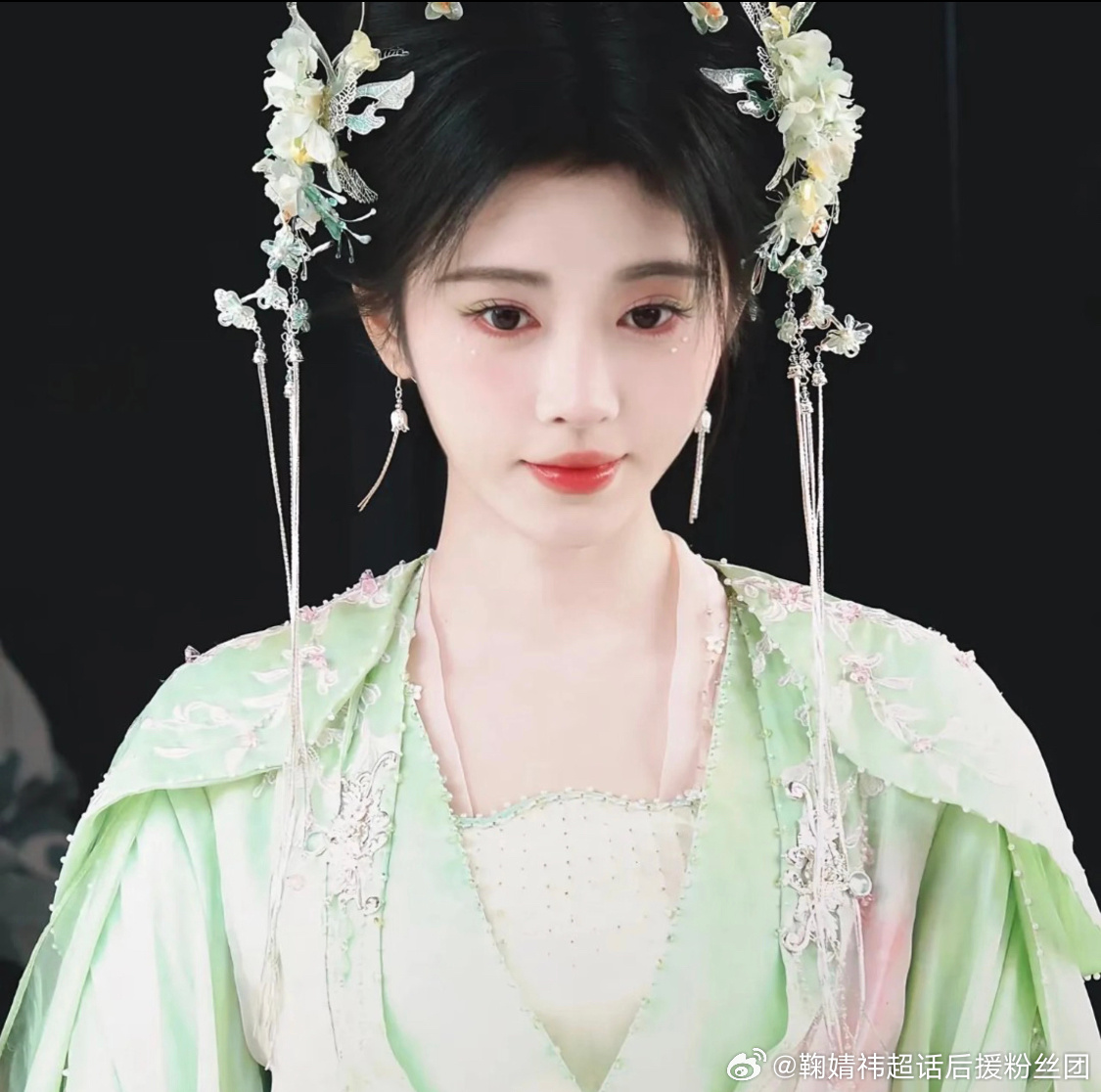 鞠婧祎   想升级 蜜橘们帮忙路评下谢谢