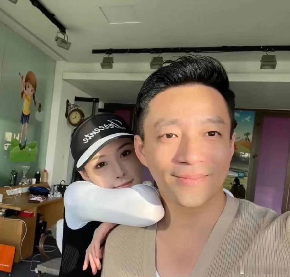 #张颖颖回应看上汪小菲的原因# 张颖颖真的是有啥说啥，直言是因为眼瞎看上汪小菲哈