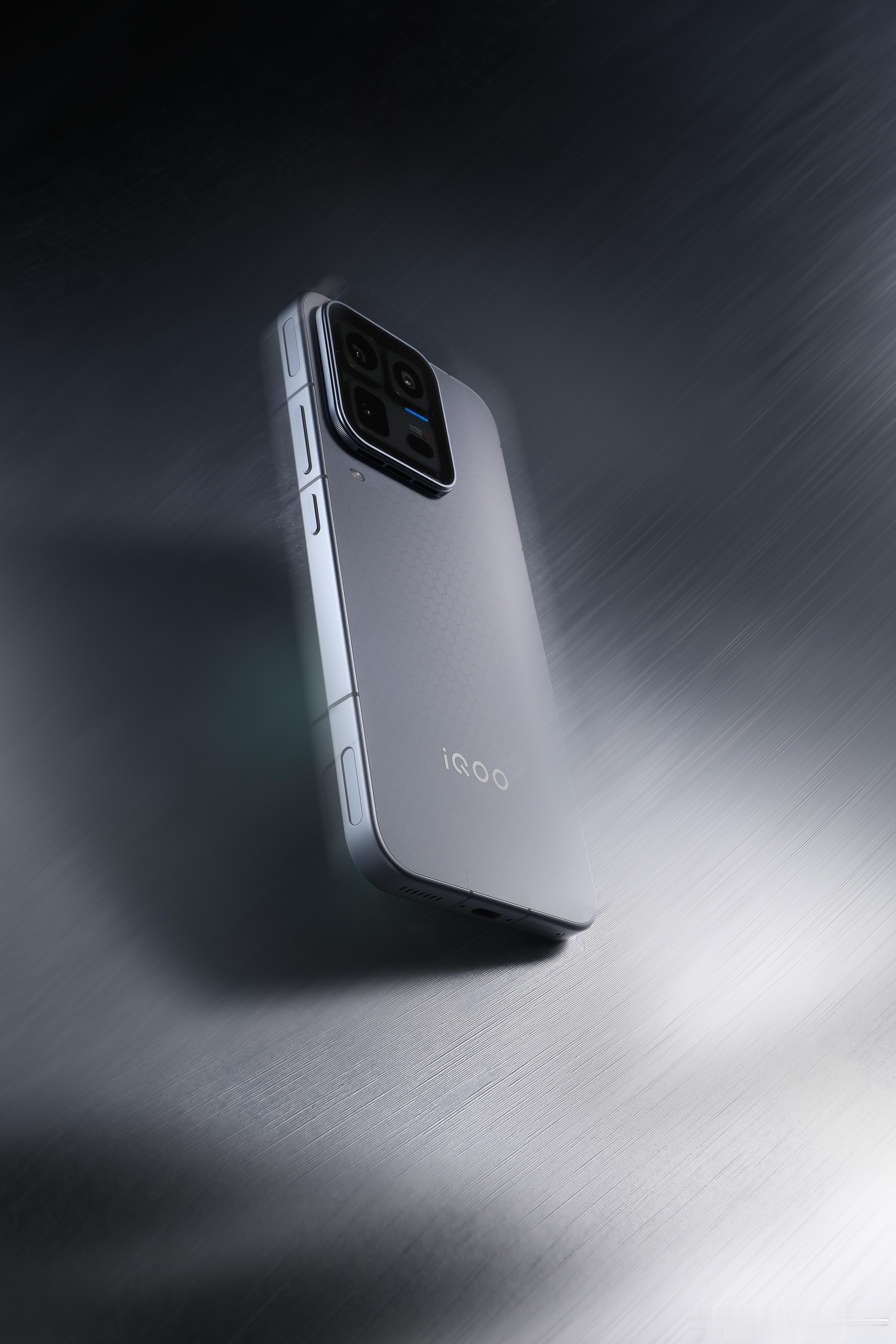 今晚就是iQOO15 Ultra新品发布会~老规矩：评论区第一个猜对起售价（不含